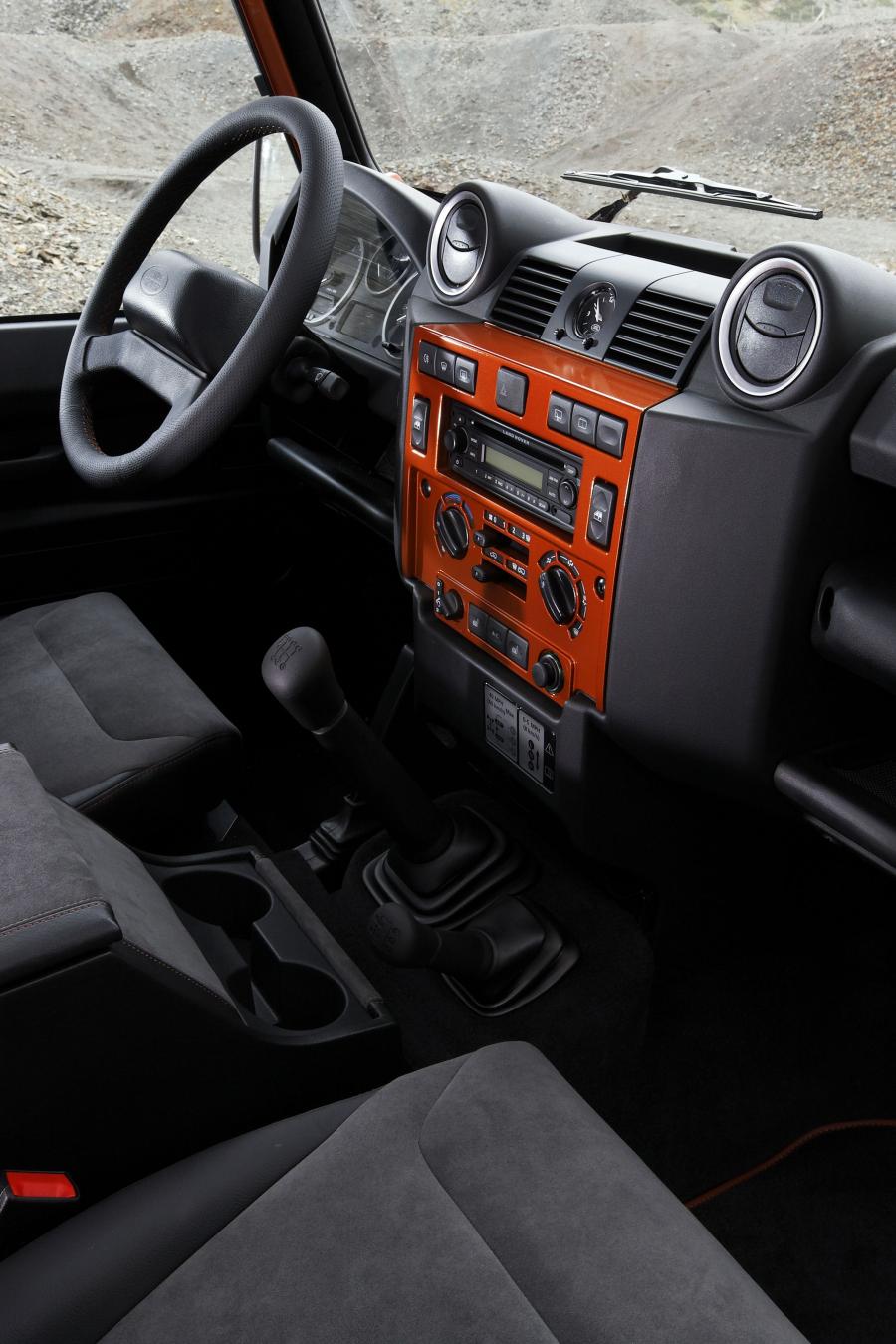  Land Rover Defender 90 Limited Edition Fire 2009 года  (фото 5 из 13)